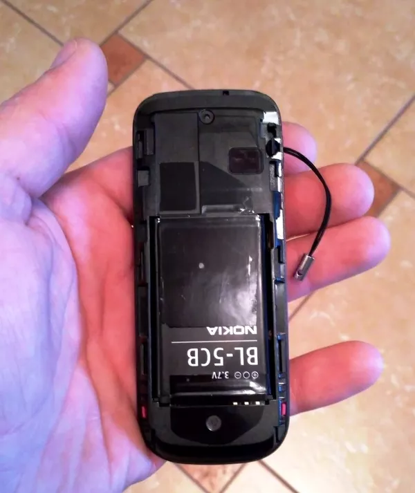 Мобильный Nokia 100 Розовый без задней крышки 2