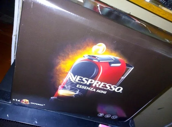 Кофемашина Nespresso Essenza Mini D30 (красный). 2