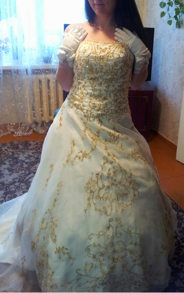 Продам новое свадебное платье со шлейфом,  размер-44-46 2